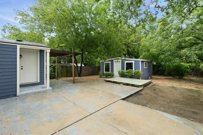 Building Photo - 1137 Nickols Ave