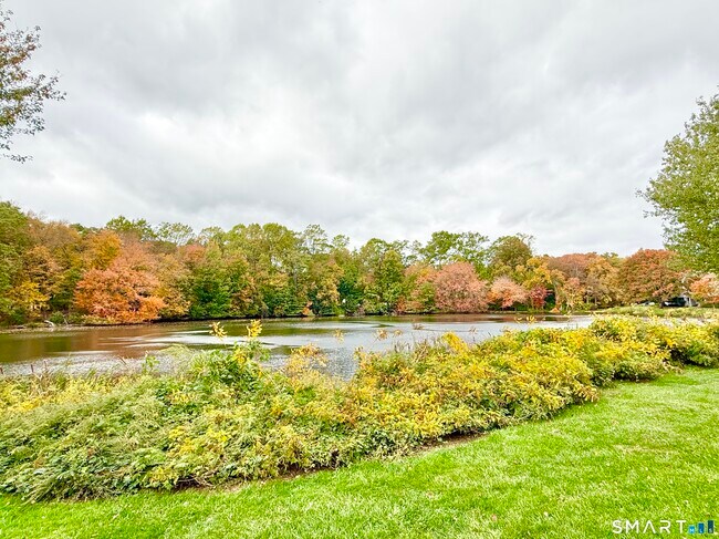 Building Photo - 129 Rowayton Woods Dr