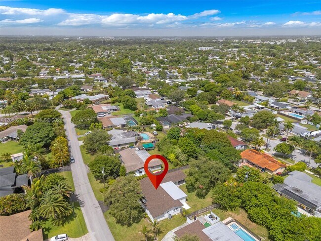 Building Photo - 9121 Ridgeland Dr