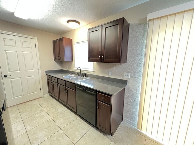 Building Photo - Beautiful 3 Bedroom, 2 Bathroom Home in Ocala!!