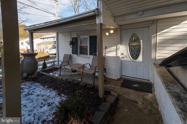 Building Photo - 607 West Lawn Ave