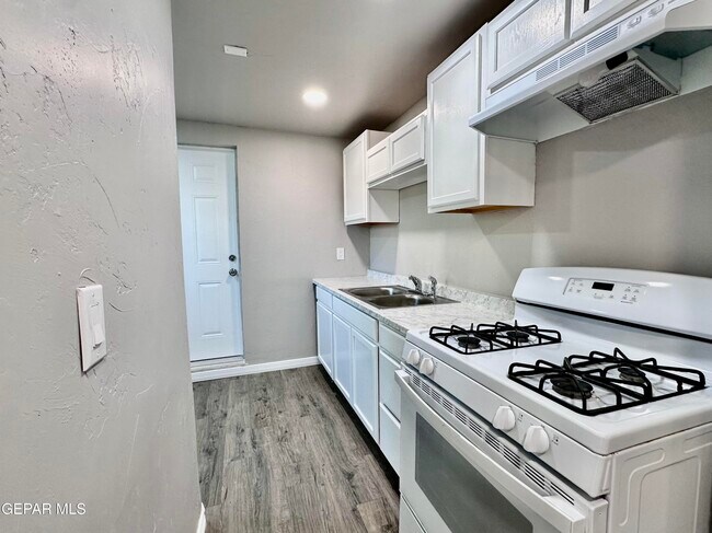 Building Photo - 4808 N Stevens St