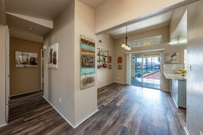 Building Photo - 8153 N Cedar Ave