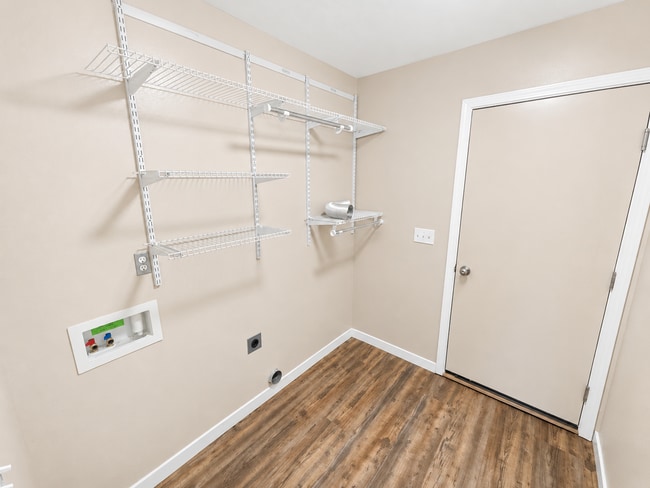 Building Photo - Easy-Living 3 Bed, 2 Bath Home with Double Garage, Pool Access & Private Courtyard
