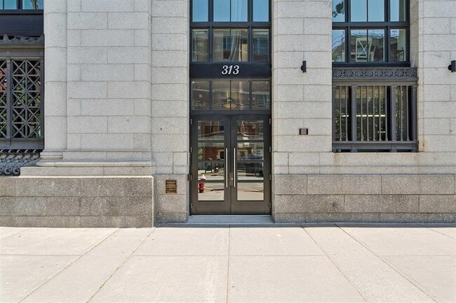Building Photo - 313 1st St