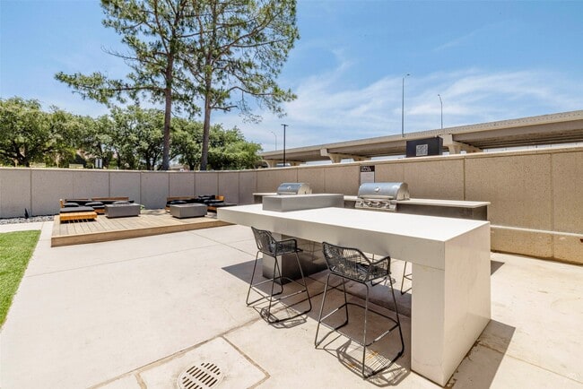 Building Photo - 14703 Park Row Blvd