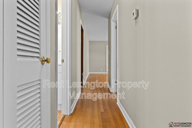 Building Photo - 1036 Whitehall Pl