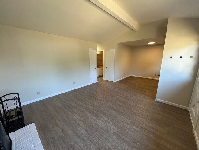 Building Photo - Ready Now! Come Tour Your New 3 Bedroom 2 ...