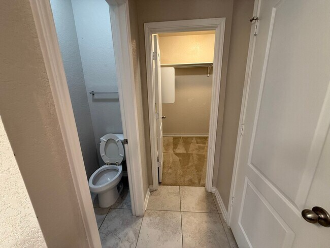 Building Photo - 675 Pebble Bend