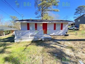 Building Photo - 8012 Green St