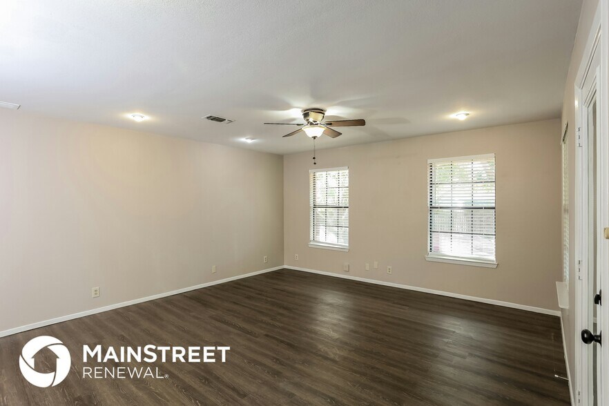 Building Photo - 1600 E Bankhead Dr