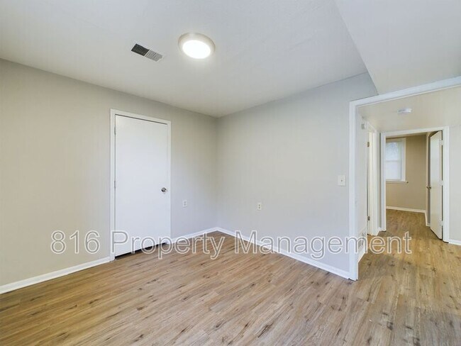 Building Photo - 5722 Norton Ave