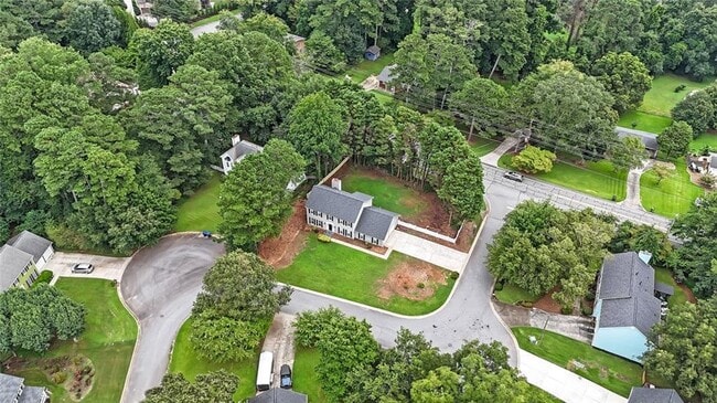 Building Photo - 2620 Valencia Dr NE