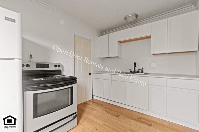 Building Photo - $200 off first months rent* 2 Bedroom home...