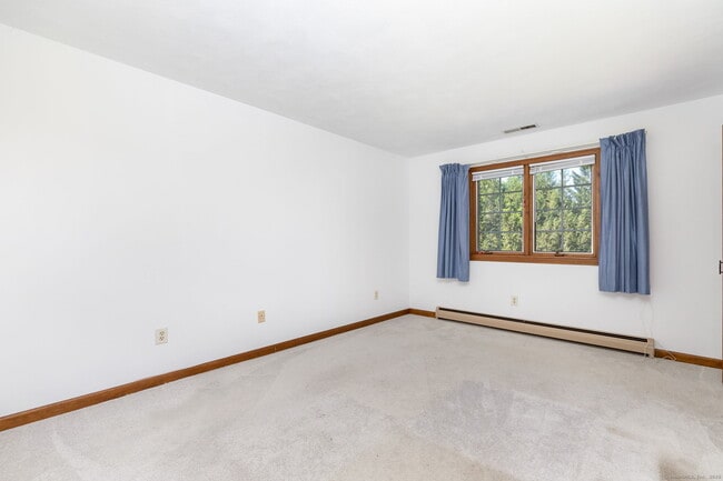 Building Photo - 428 Maple St