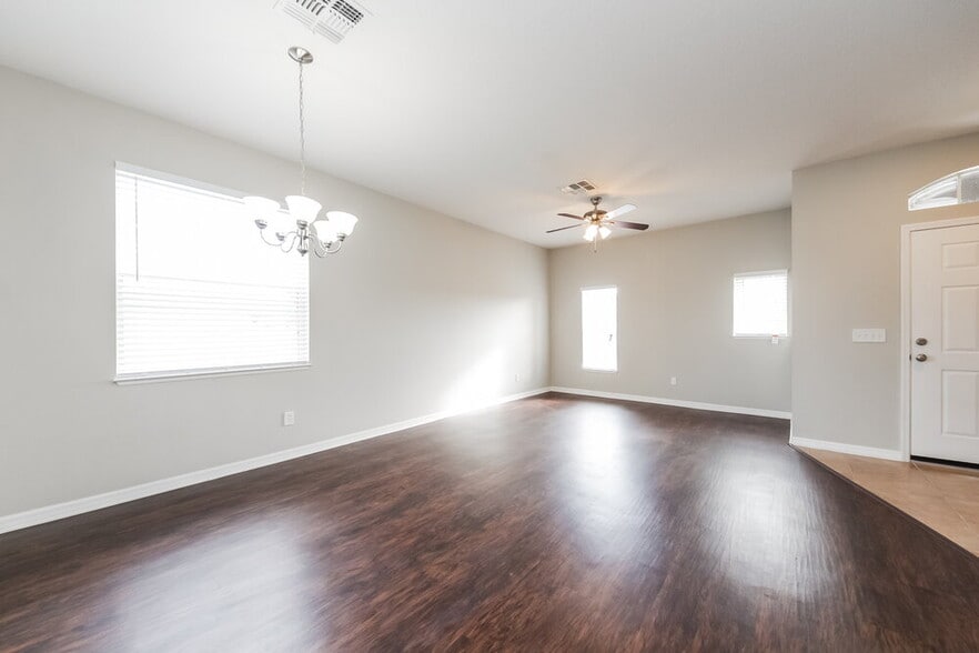 Building Photo - 2606 Corsini Ln