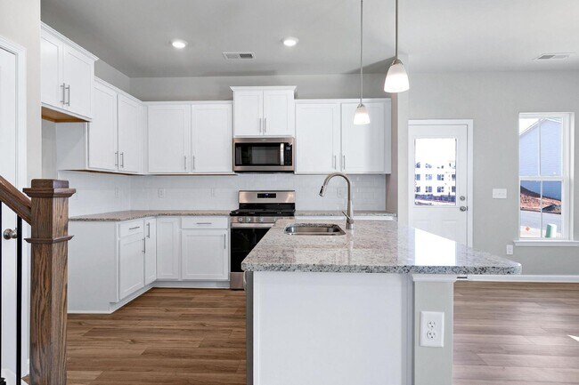 Building Photo - 580 Glen Clova Dr