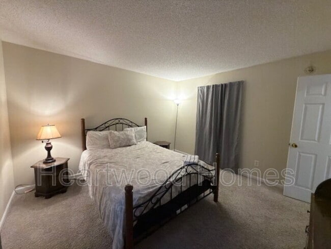 Building Photo - 264 Orchard Hill Dr