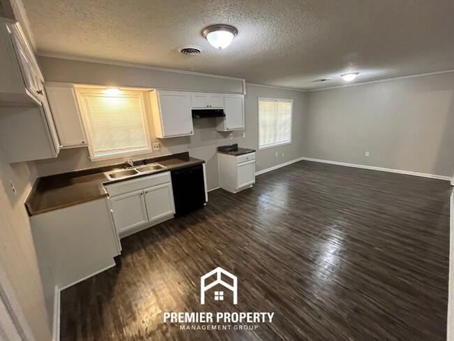 Building Photo - Charming 3BR/2BA in 38118 | Gleaming Hardwood Floors, Dining Area & Huge Yard
