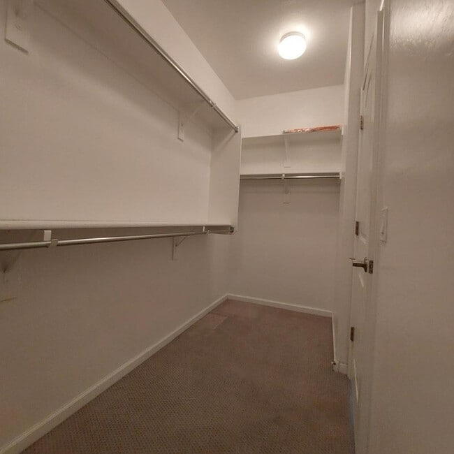 Building Photo - 1025 S 200th Ln