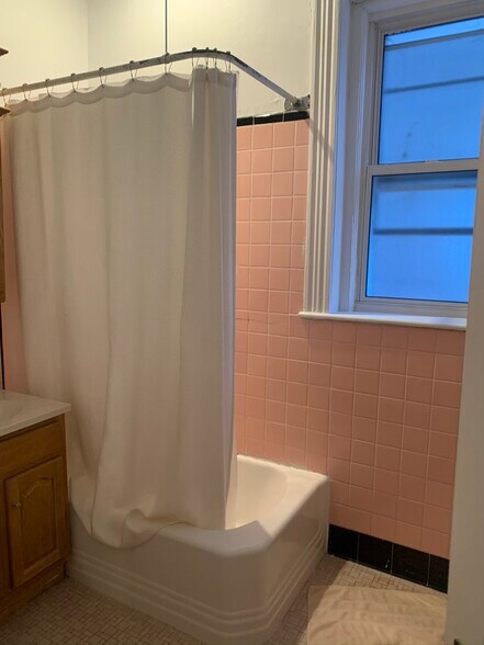 Building Photo - 12 Euston St