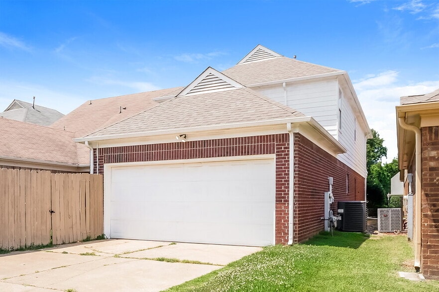 Building Photo - 8565 Griffin Park Dr