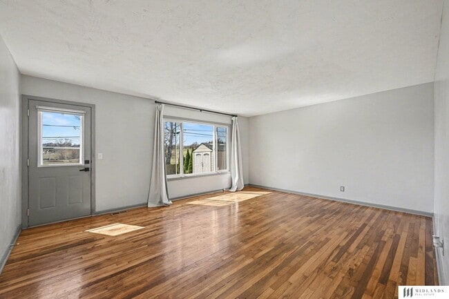 Building Photo - 8109 Valley Rd