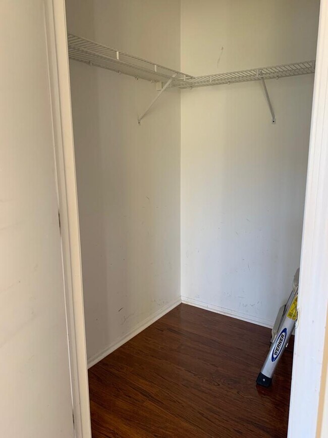 Building Photo - 721 Stony Brook Way