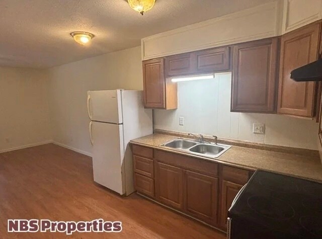 Building Photo - 867 N Gallaher View Rd