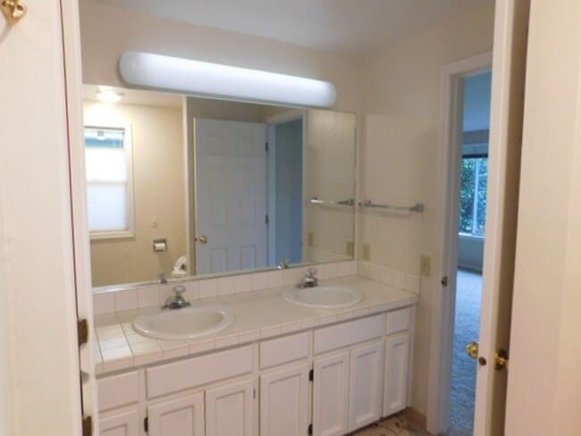 Building Photo - 3Bd/2Ba Single Story Home-For viewing!
