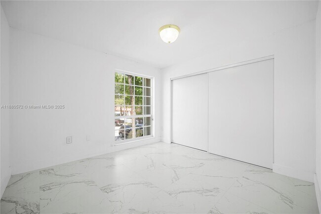 Building Photo - 7105 Miami Lakes Dr