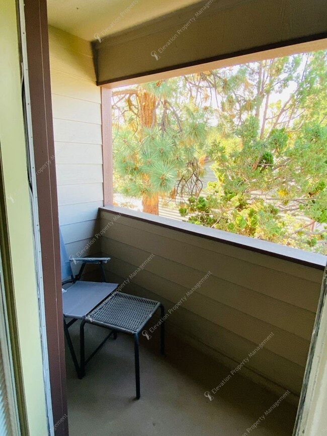 Building Photo - FULLY FURNISHED, 1 BR - 1.5 BA + LOFT CONDO IN NW BEND