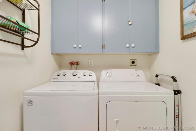 Building Photo - 375 S Beach Rd