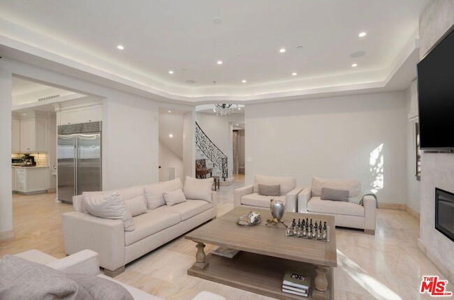 Building Photo - 331 Canon Dr