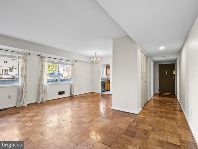 Building Photo - 10613 Montrose Ave