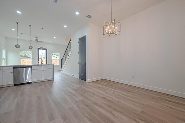 Building Photo - 7918 Parnell St