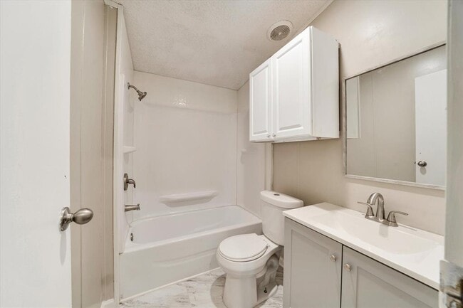 Building Photo - 1005 Monte Vista Dr