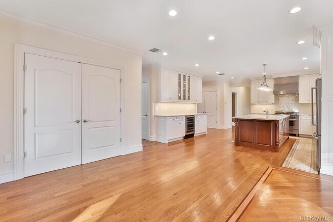 Building Photo - 34 Renfrew Rd