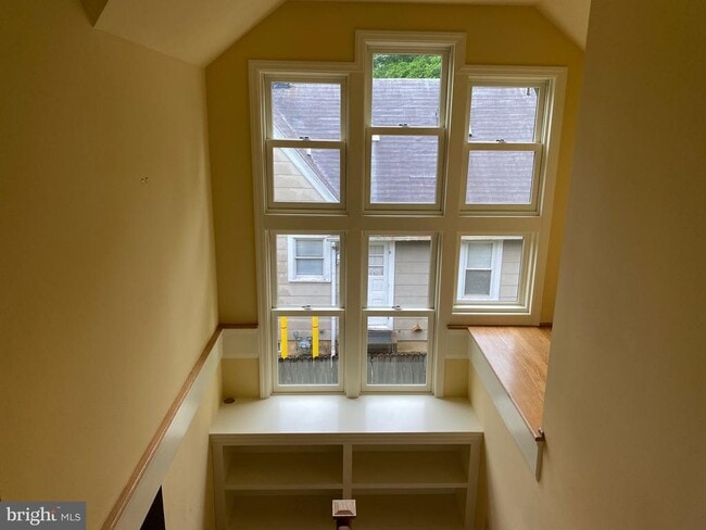 Building Photo - 108 E Park Pl
