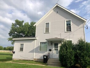 Building Photo - Cute 2 bedroom on main level of Duplex in Owatonna