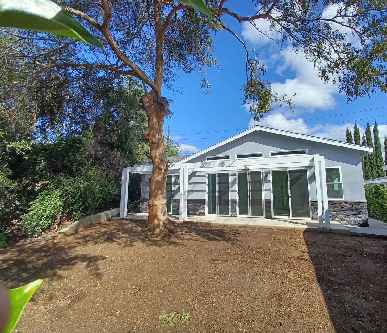 Building Photo - 319 E Ramona St