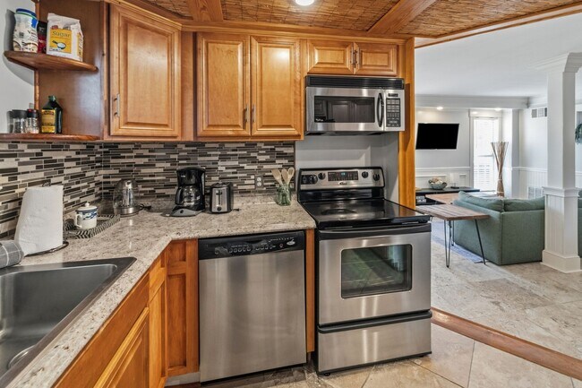 Building Photo - All-Inclusive Utilities & Fully Furnished First-Floor Condo Near Daffin Park