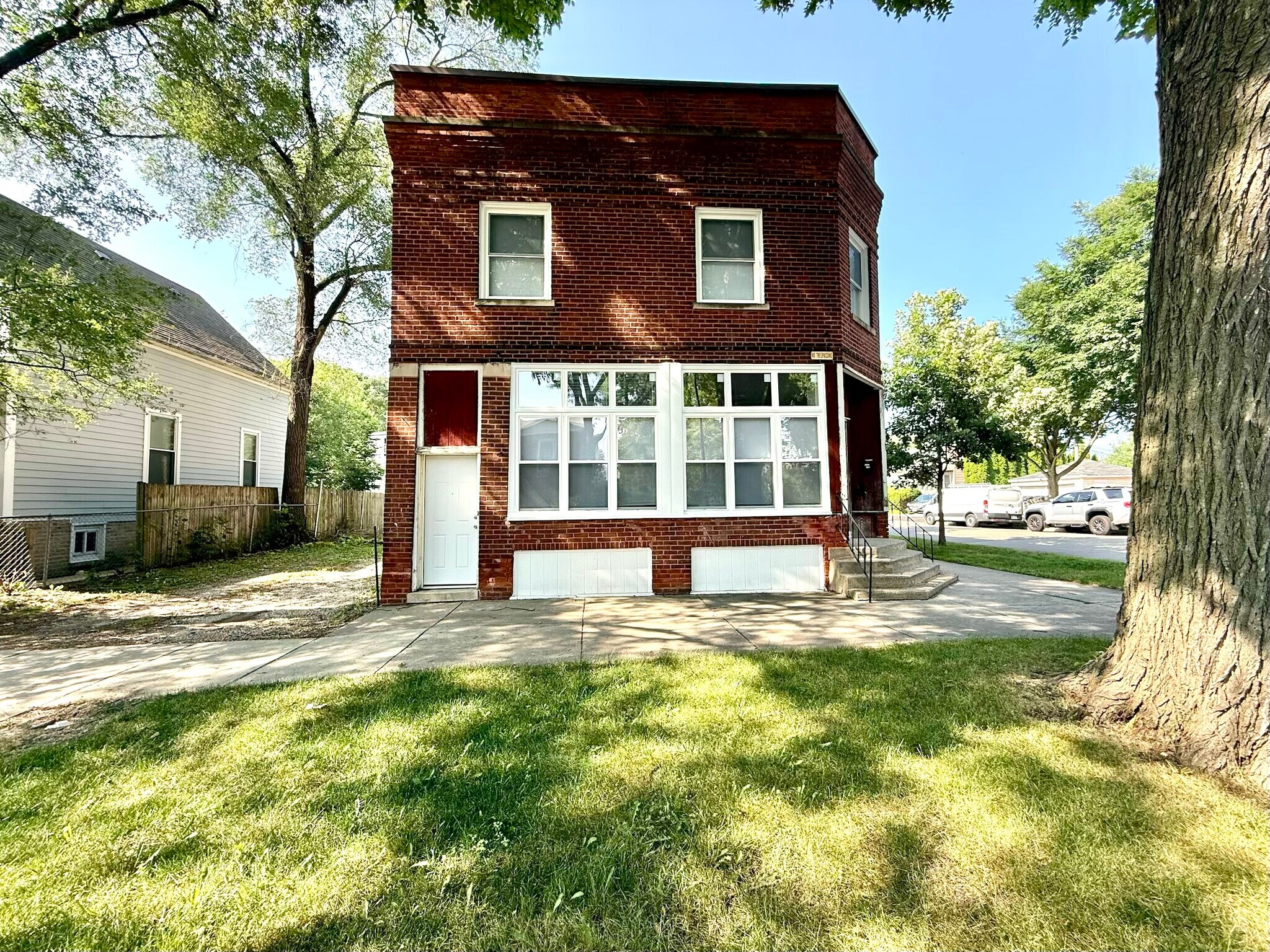 Front view with parking - 1801 Lyons St