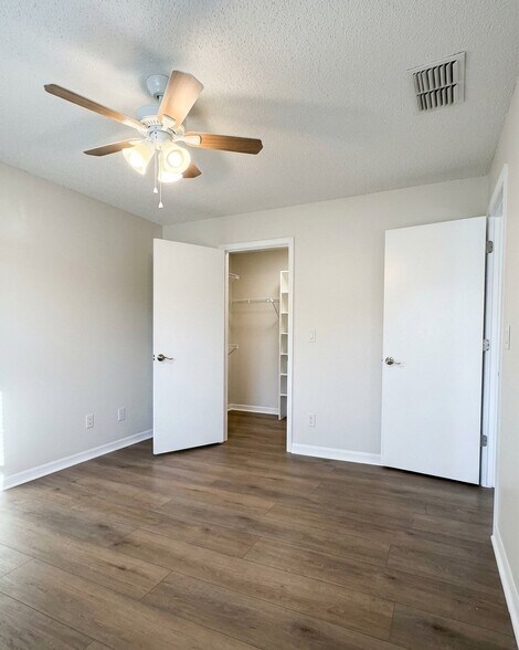 Building Photo - 6064 Westgate Dr