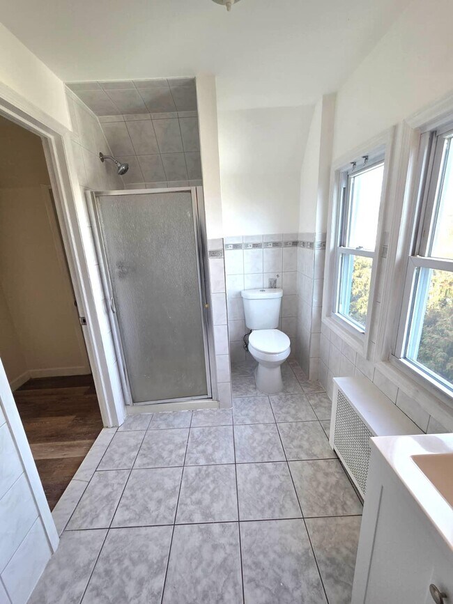 Building Photo - 438 Devon St