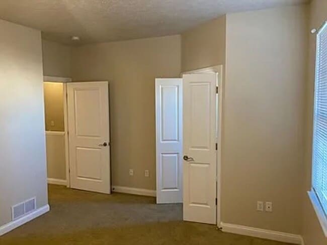 Building Photo - Gorgeous condo for rent