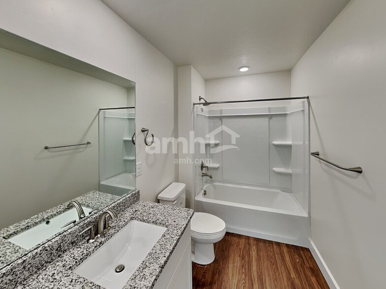 Building Photo - 983 W 850 S