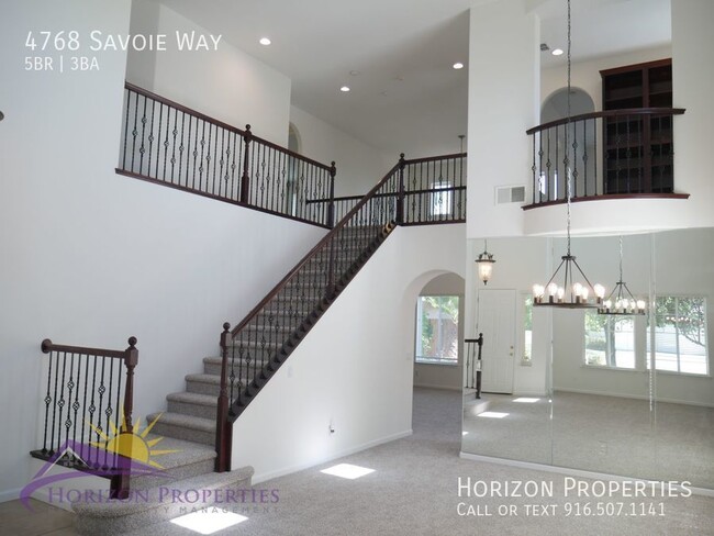 Building Photo - Spacious Two-story 5 Bed 3 Bath 3,024 sqft...