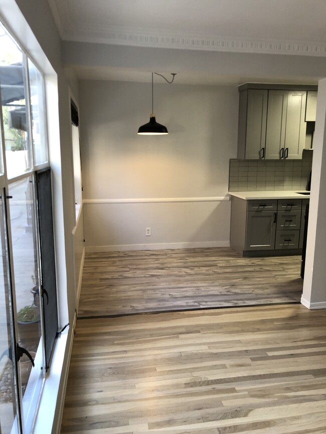 Dining Area - 809 N Las Palmas Ave