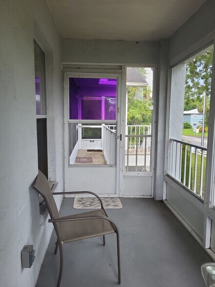 Building Photo - 943 SE Mayo Dr